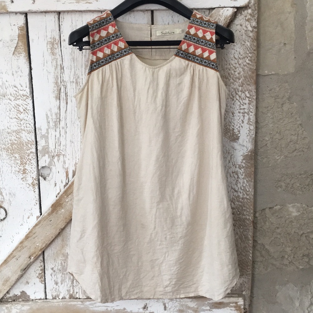Solitaire sleeveless embroidered Tunic size large